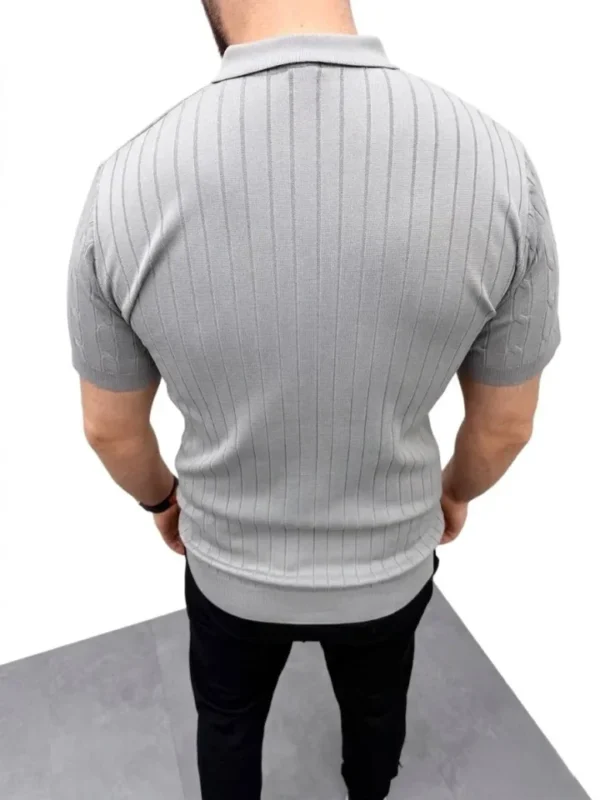 280720266a67f18886229.webp Erkek Yazlık Triko Saç Örgü Tişört Kısa Kol Polo Yaka Fermuarlı T-Shirt - Gri