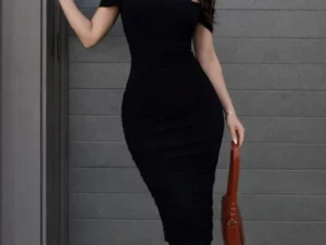 280720266a6824100b19d.webp Madonna Yaka Drapeli Midi Elbise Likralı Vücuda Oturan Davet Elbisesi - Siyah