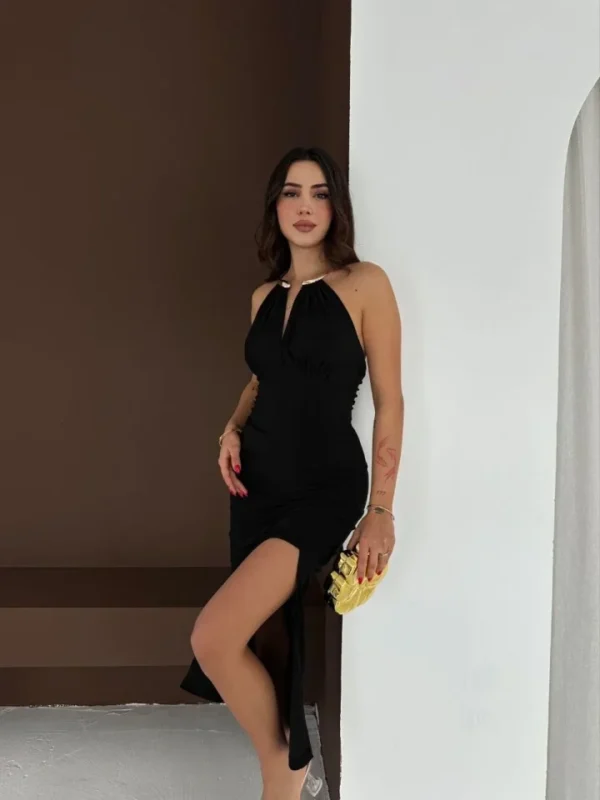 280720266a68248c3e2b7.webp Uzun Abiye Elbise Yırtmaçlı Sırt Dekolteli Şık Gece Elbisesi - Siyah