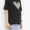 280720266a693baedb5af.webp 14 Şubat Sevgililer Günü Leopar Kalp Baskılı Oversize Bisiklet Yaka T-shirt - Siyah