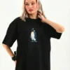 Oversize Tişört - Sırt Baskılı Survivor Penguin Temalı, Felsefi Yazılı Bisiklet Yaka Tişört - Siyah