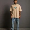 290720266a69724e65e24.webp Erkek Sırt Baskılı T-shirt - Bej